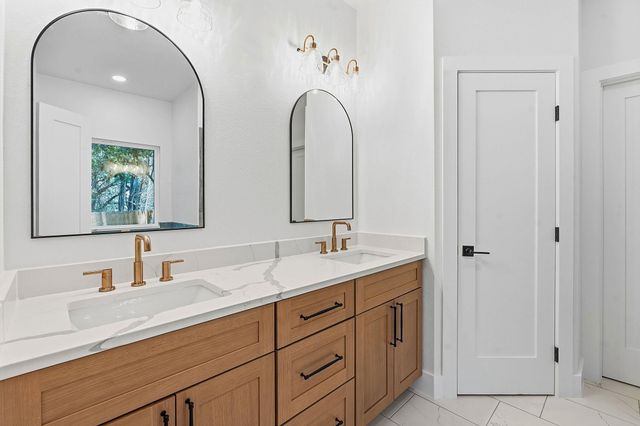 13 Country Place DR, Wimberley, TX 78676