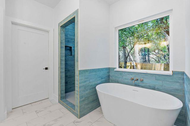 13 Country Place DR, Wimberley, TX 78676