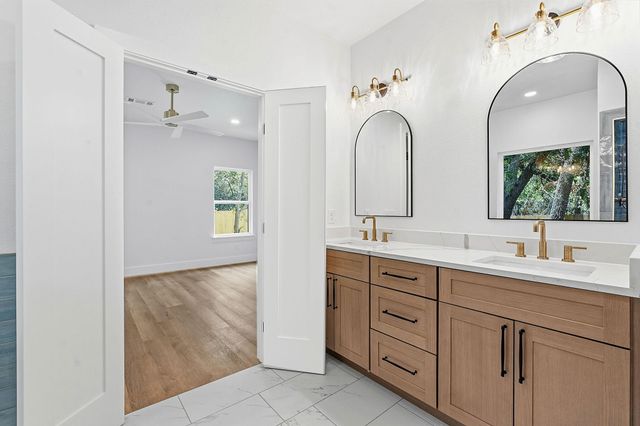 13 Country Place DR, Wimberley, TX 78676
