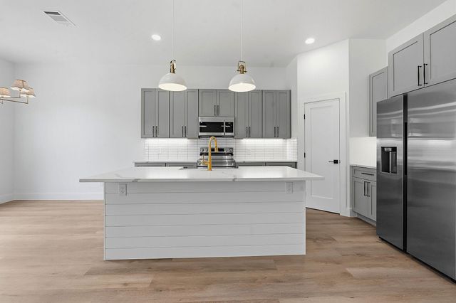 13 Country Place DR, Wimberley, TX 78676