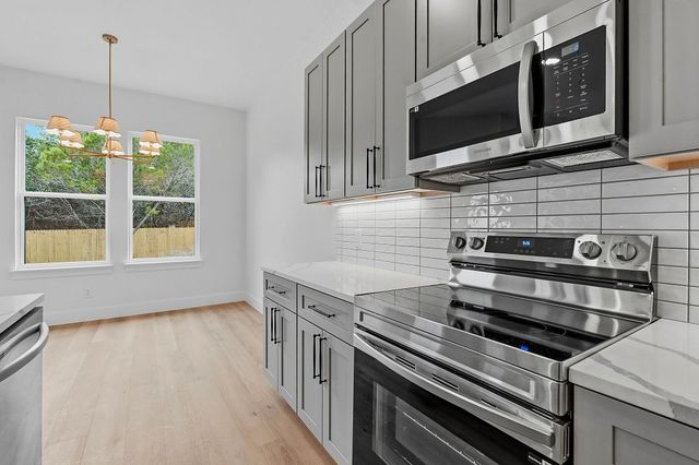 13 Country Place DR, Wimberley, TX 78676