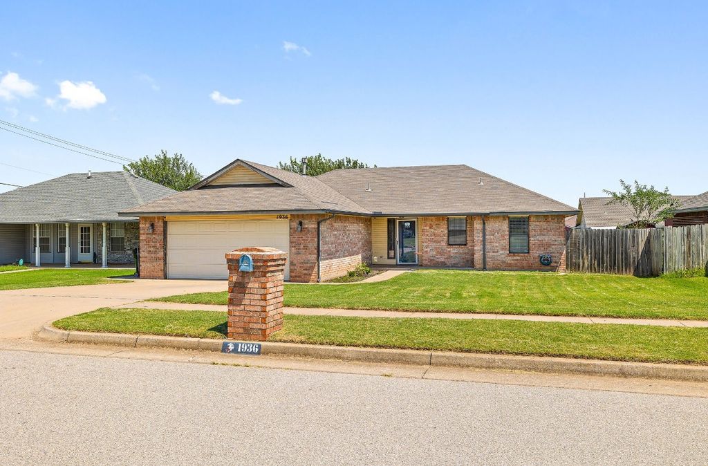 1936 Metlock Lane, Moore, OK 73160