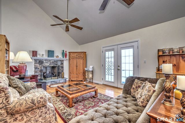 8 Hill Street, East Haven, CT 06512