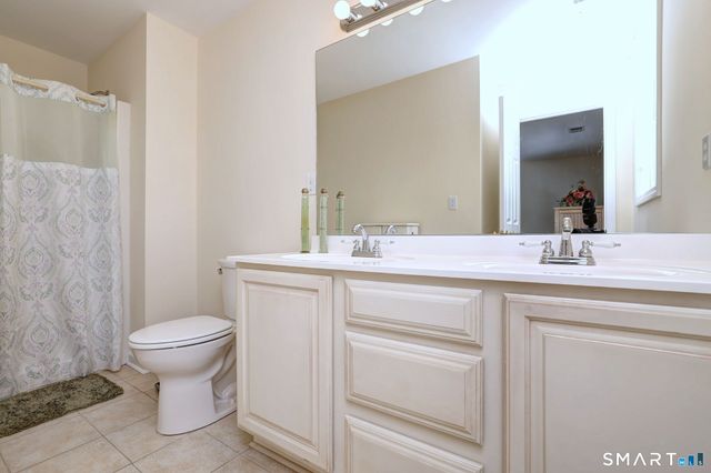 8 Hill Street, East Haven, CT 06512