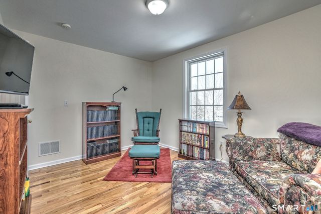 8 Hill Street, East Haven, CT 06512