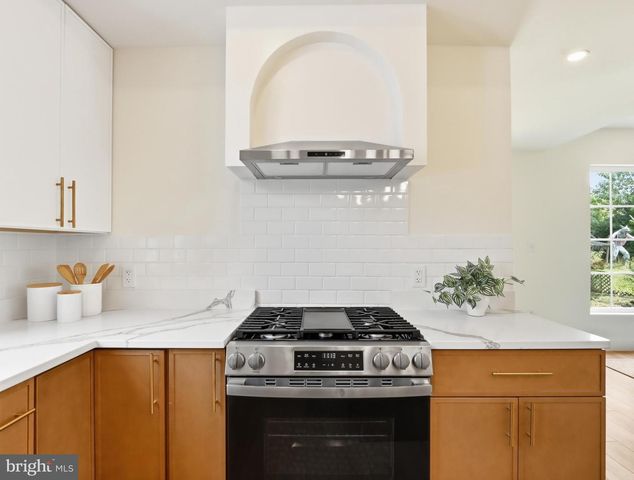 2818 LINGANORE AVE, Baltimore, MD 21234