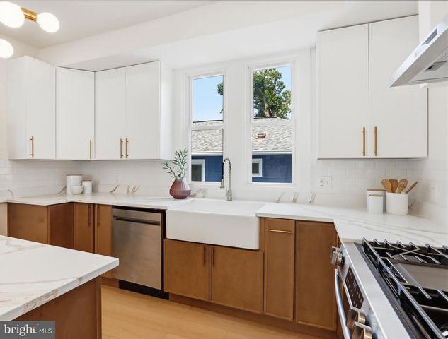 2818 LINGANORE AVE, Baltimore, MD 21234