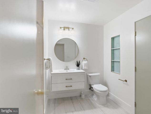 2818 LINGANORE AVE, Baltimore, MD 21234