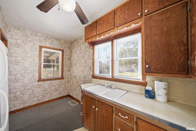 584 ROOSEVELT Street, Creve Coeur, IL 61610