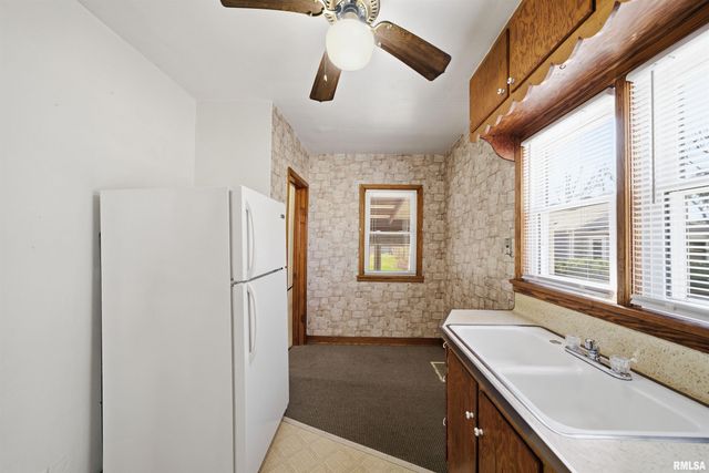 584 ROOSEVELT Street, Creve Coeur, IL 61610