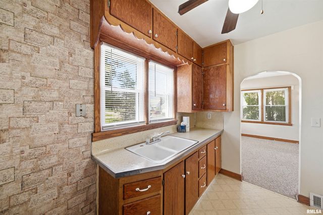 584 ROOSEVELT Street, Creve Coeur, IL 61610