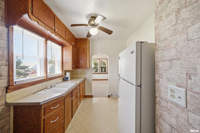 584 ROOSEVELT Street, Creve Coeur, IL 61610