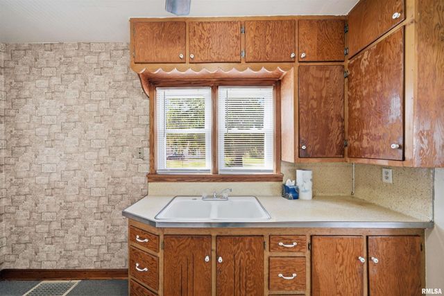 584 ROOSEVELT Street, Creve Coeur, IL 61610