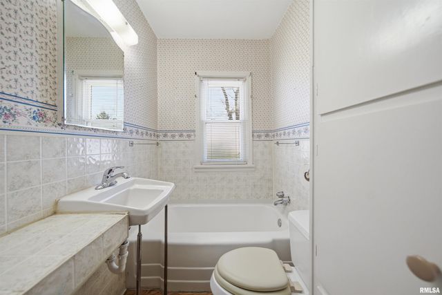 584 ROOSEVELT Street, Creve Coeur, IL 61610