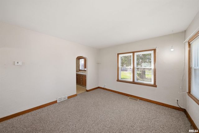 584 ROOSEVELT Street, Creve Coeur, IL 61610