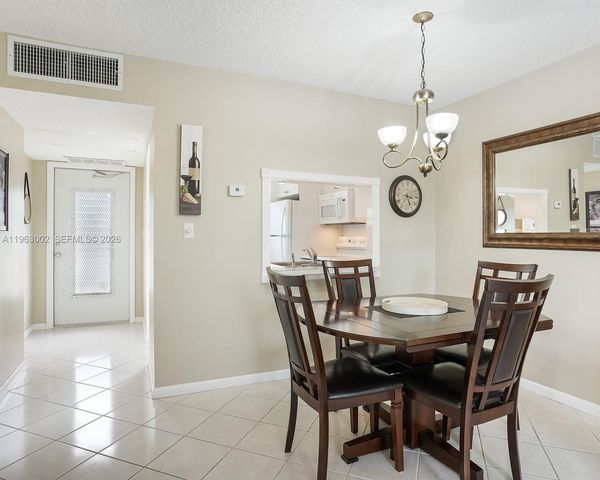 4805 NW 35th Street 506, Lauderdale Lakes, FL 33319