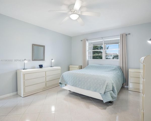 4805 NW 35th Street 506, Lauderdale Lakes, FL 33319