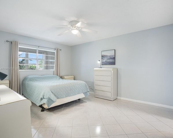 4805 NW 35th Street 506, Lauderdale Lakes, FL 33319