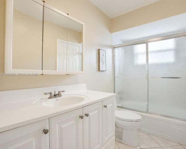 4805 NW 35th Street 506, Lauderdale Lakes, FL 33319