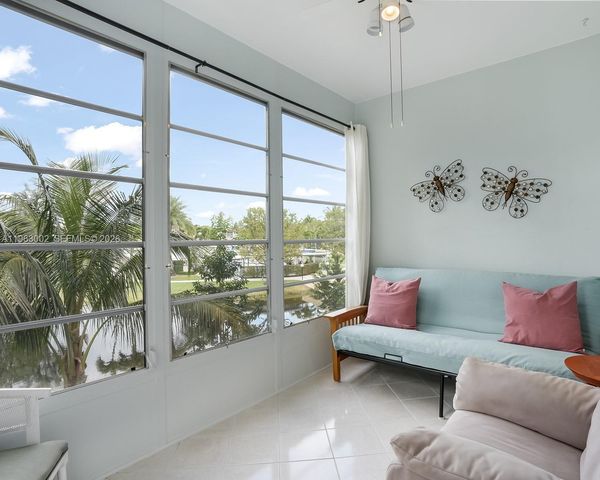 4805 NW 35th Street 506, Lauderdale Lakes, FL 33319
