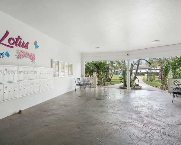 4805 NW 35th Street 506, Lauderdale Lakes, FL 33319