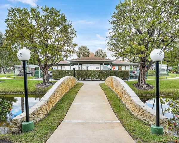 4805 NW 35th Street 506, Lauderdale Lakes, FL 33319