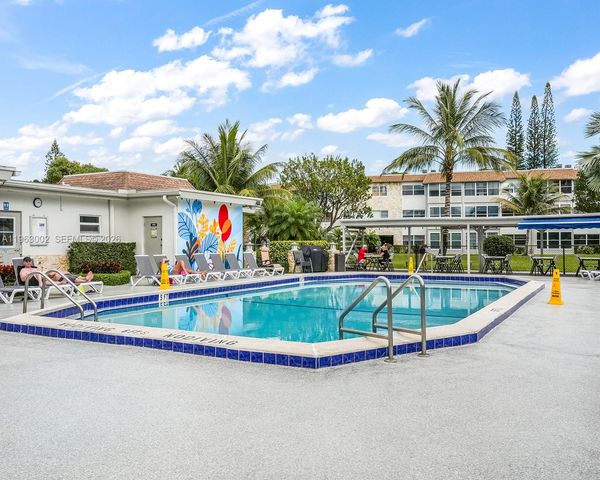 4805 NW 35th Street 506, Lauderdale Lakes, FL 33319