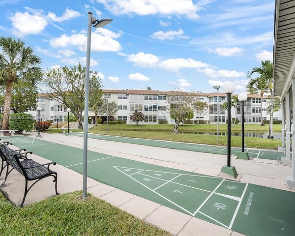 4805 NW 35th Street 506, Lauderdale Lakes, FL 33319