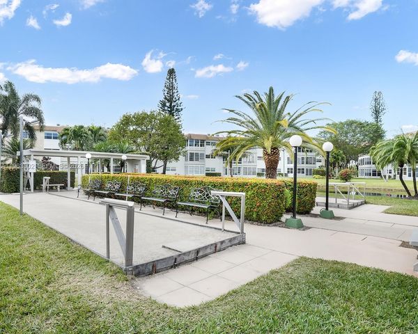4805 NW 35th Street 506, Lauderdale Lakes, FL 33319