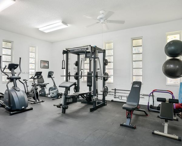 4805 NW 35th Street 506, Lauderdale Lakes, FL 33319