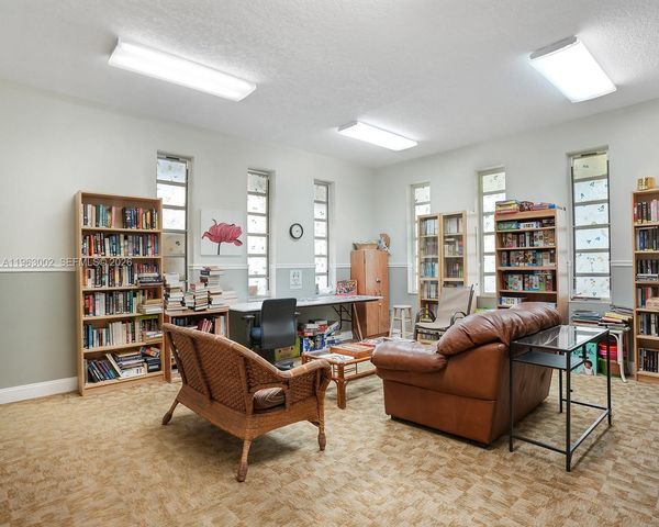 4805 NW 35th Street 506, Lauderdale Lakes, FL 33319