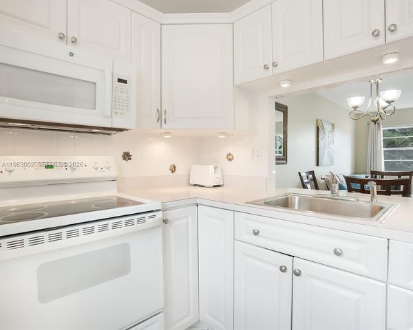 4805 NW 35th Street 506, Lauderdale Lakes, FL 33319