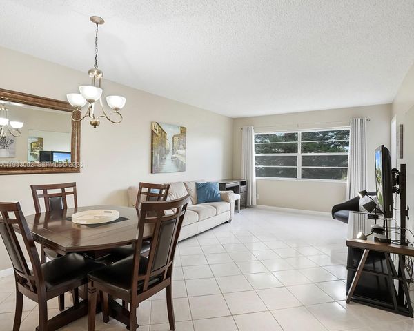 4805 NW 35th Street 506, Lauderdale Lakes, FL 33319