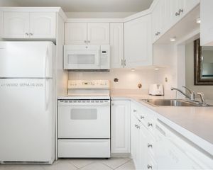 4805 NW 35th Street 506, Lauderdale Lakes, FL 33319