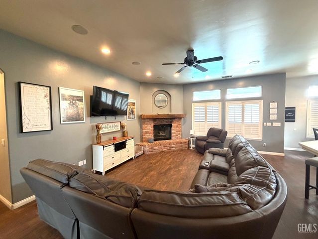 12810 Oahu Lane, Bakersfield, CA 93312