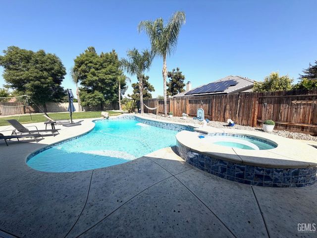 12810 Oahu Lane, Bakersfield, CA 93312