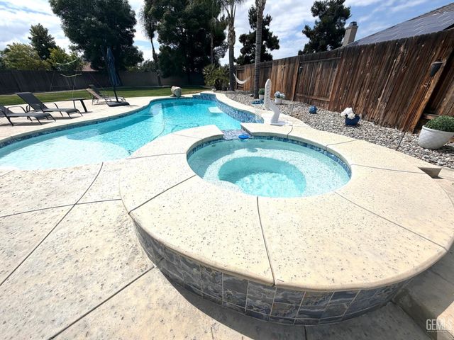 12810 Oahu Lane, Bakersfield, CA 93312