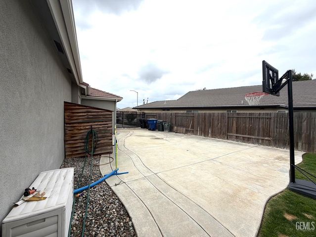 12810 Oahu Lane, Bakersfield, CA 93312