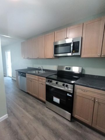 40 Brookside Dr Unit 8, Brattleboro, VT 05301