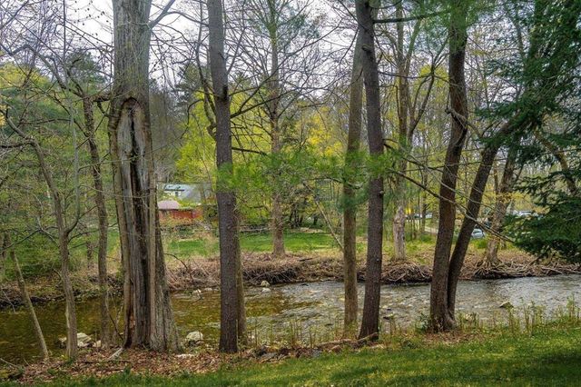 40 Brookside Dr Unit 8, Brattleboro, VT 05301