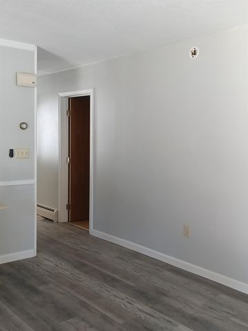 40 Brookside Dr Unit 8, Brattleboro, VT 05301