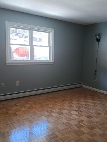 40 Brookside Dr Unit 8, Brattleboro, VT 05301