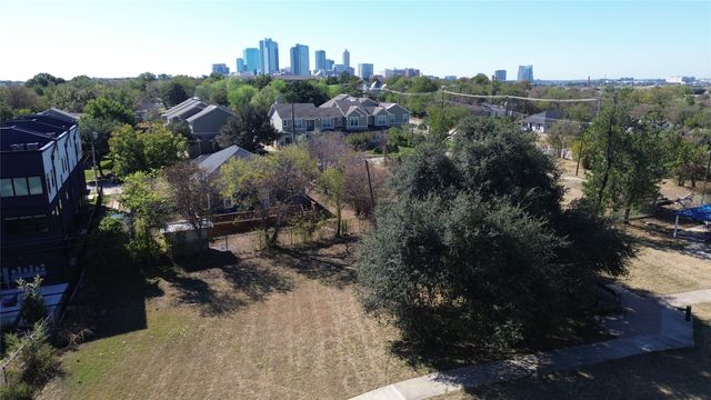 1013 Poindexter Street, Fort Worth, TX 76102