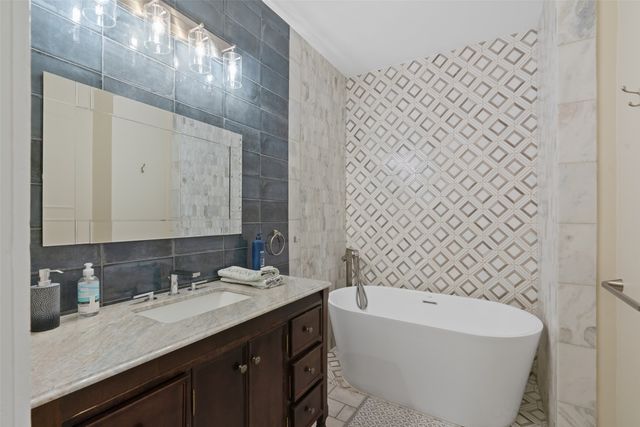 1013 Poindexter Street, Fort Worth, TX 76102