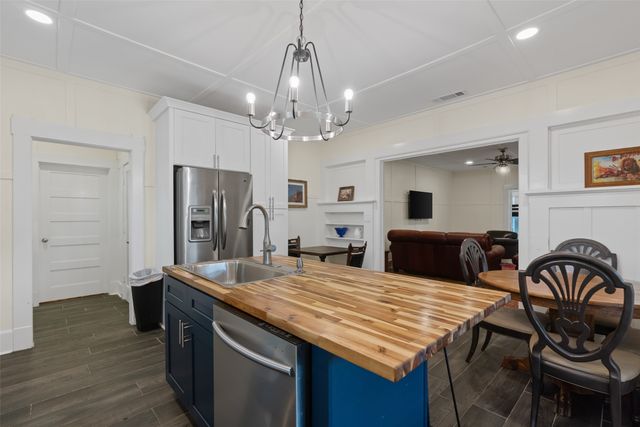 1013 Poindexter Street, Fort Worth, TX 76102
