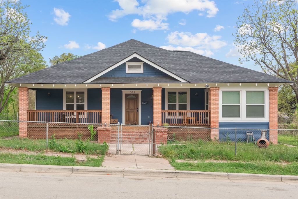 1013 Poindexter Street, Fort Worth, TX 76102