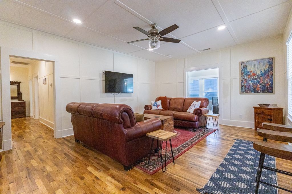 1013 Poindexter Street, Fort Worth, TX 76102 — photo 3