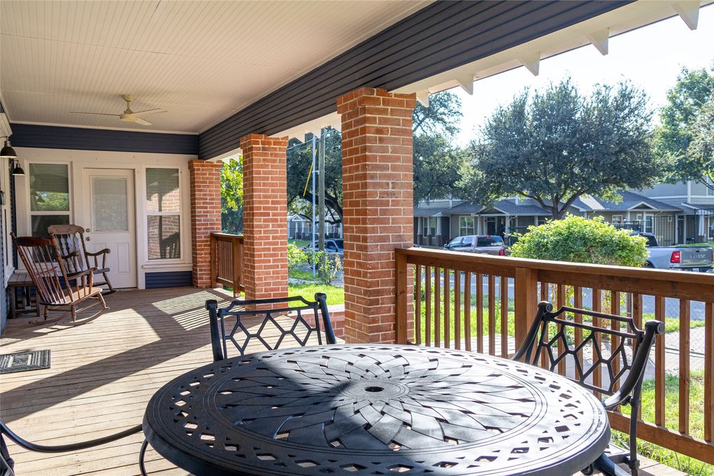 1013 Poindexter Street, Fort Worth, TX 76102 — photo 5
