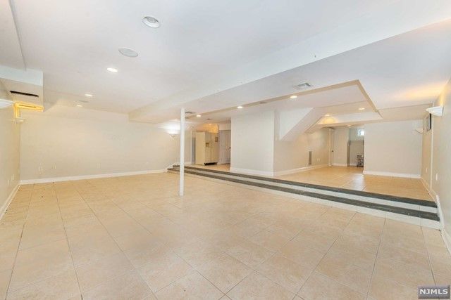 12-31 Roosevelt Place, Fair Lawn, NJ 07410