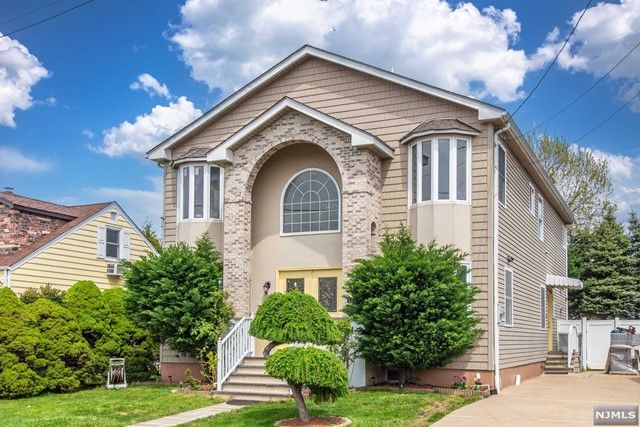 12-31 Roosevelt Place, Fair Lawn, NJ 07410